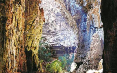Ministro suspende parte do decreto que libera destruição de cavernas