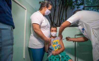 Vacinação: primeiras crianças são imunizadas em Divinópolis