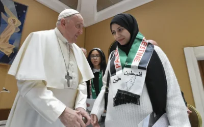 ‘Isto não é mais guerra, é terrorismo’, diz Papa a palestinos