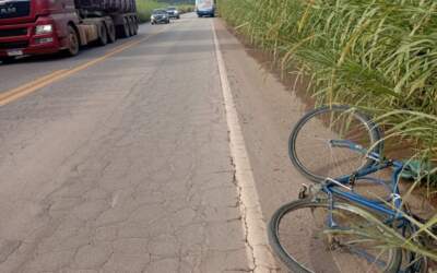 Ciclista morre atropelado ao desviar de matagal na MG-431