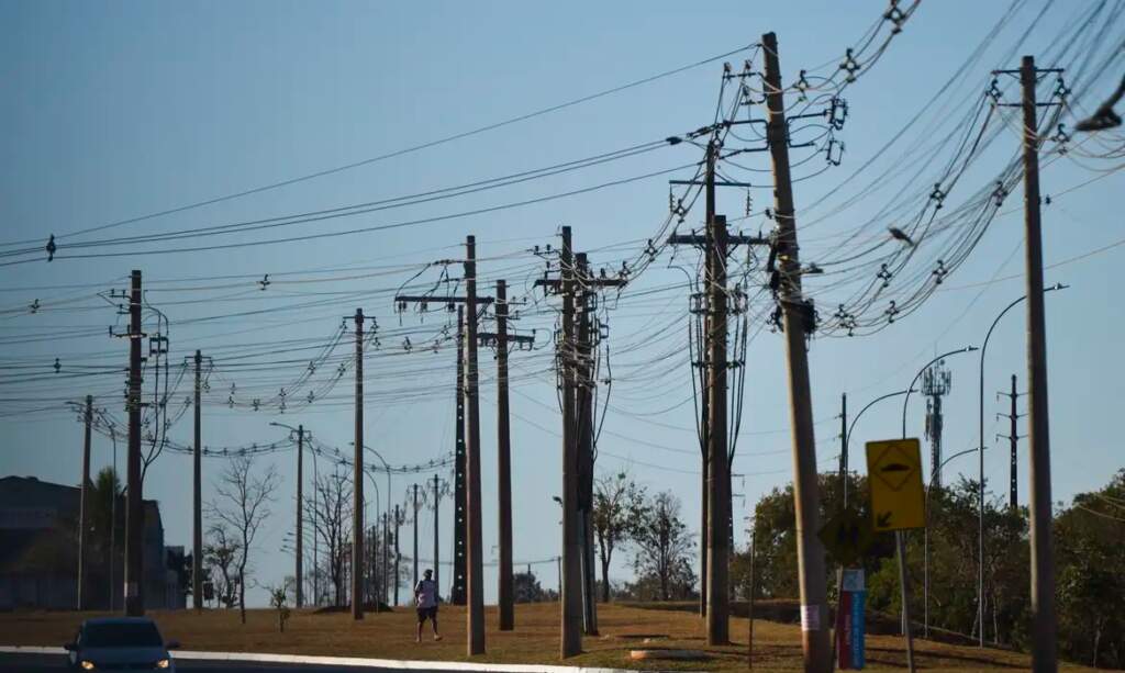 Agências reguladoras divergem sobre o uso de postes de energia