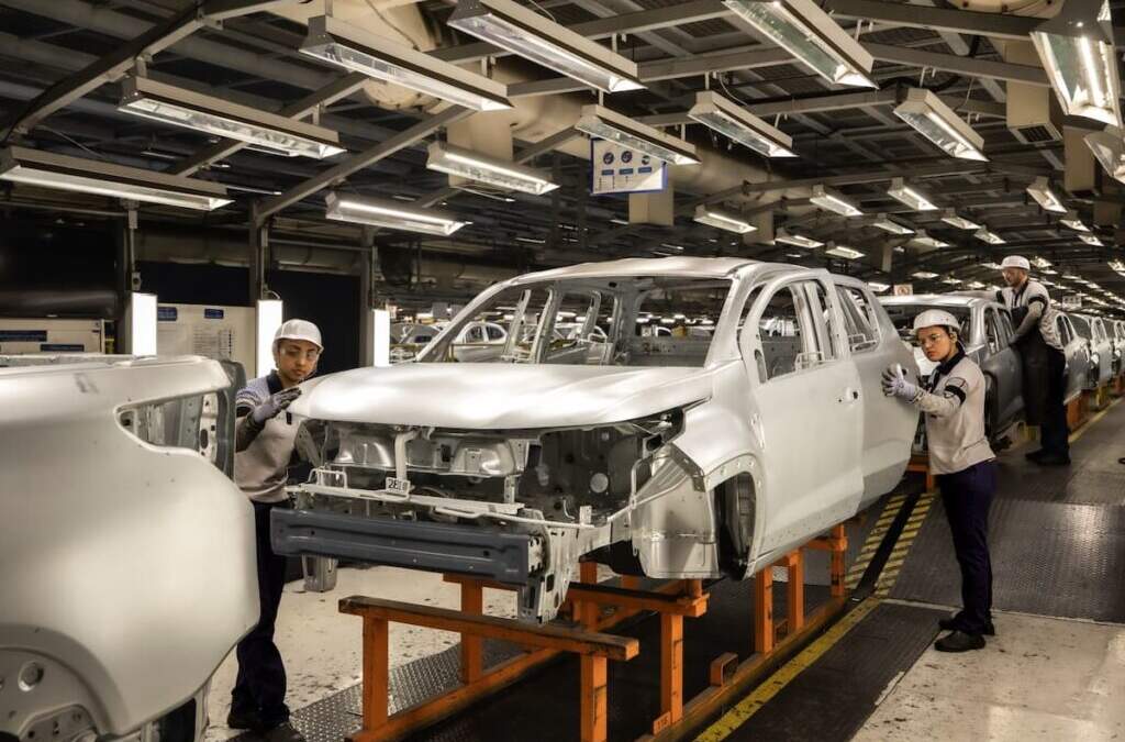 Fábrica de carros abre 104 vagas de emprego para moradores de Itaúna