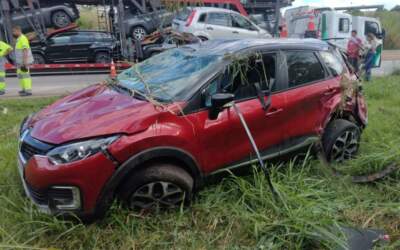 Colisão seguida de capotamento, deixa motorista ferido na MG-050