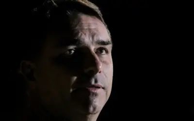 Flávio Bolsonaro diz que vai para os EUA ‘defender o PIX’