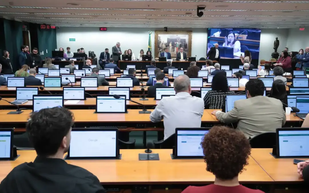 CCJ da Câmara aprova redução da maioridade penal para 16 anos