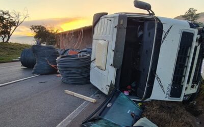 Caminhoneiro morre em acidente na BR-381, entre Rio Manso e Itatiaiuçu