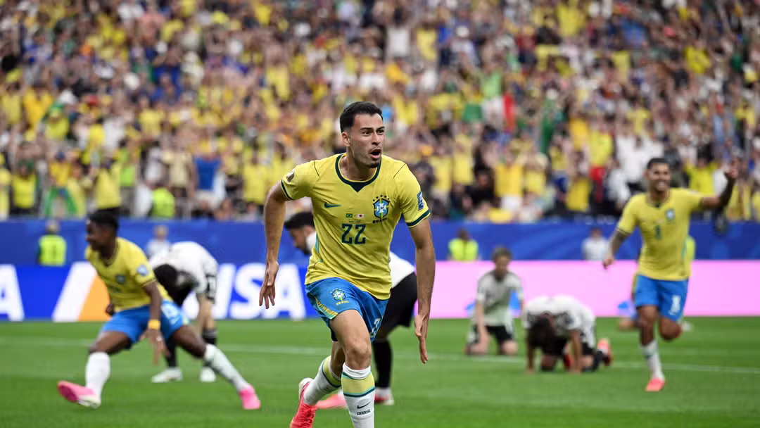 Brasil vira contra o Japão no último minuto e avança para as oitavas da Copa