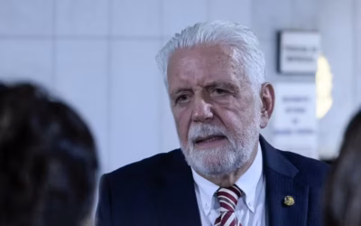 Jaques Wagner deixa liderança do governo no Senado