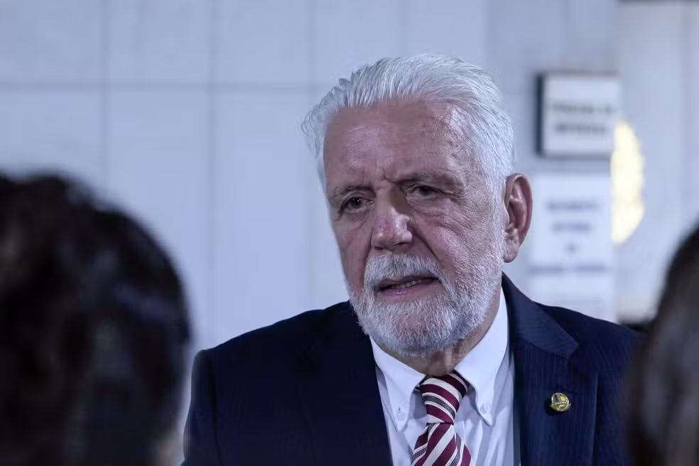 Jaques Wagner deixa liderança do governo no Senado