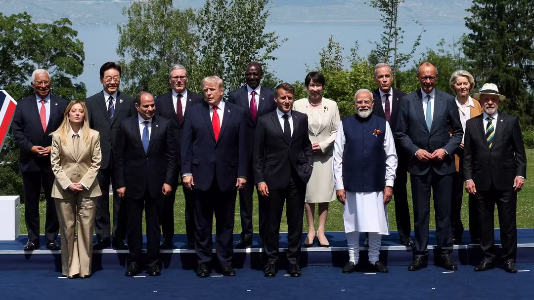 Lula e Trump se encontram para foto oficial do G7