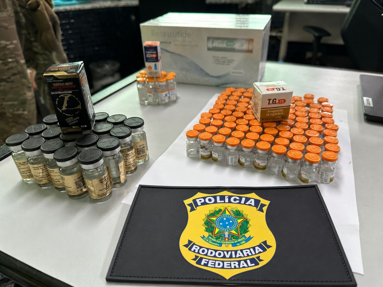 BR-262: PRF prende casal com medicamentos proibidos