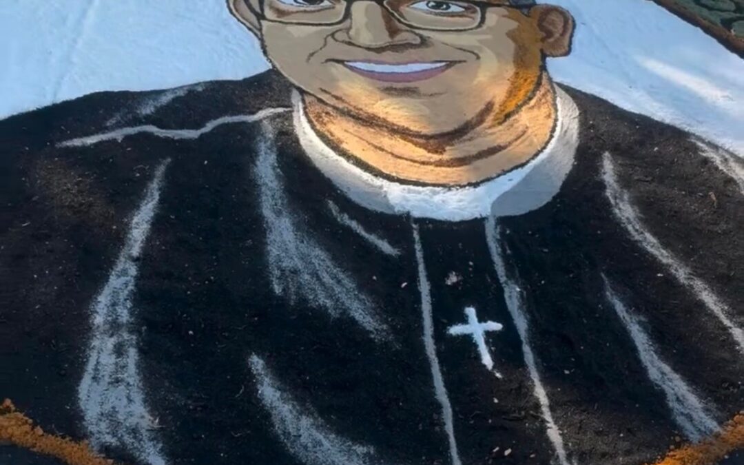 Padre Everaldo é homenageado nos tapetes de Corpus Christi