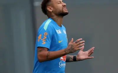 Neymar treina e deve estar à disposição para jogo de quarta