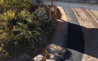 Trecho da Avenida Lenhita, que passa por baixo do viaduto da MG-431 é asfaltado